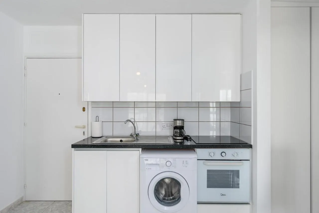 White 1-Bedroom Apartment By Mackenzie Beach Larnaca