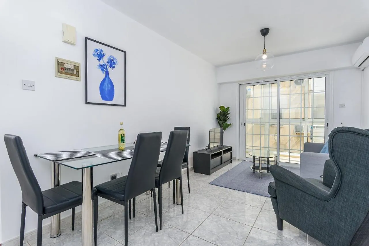 White 1-Bedroom Apartment By Mackenzie Beach Larnaca