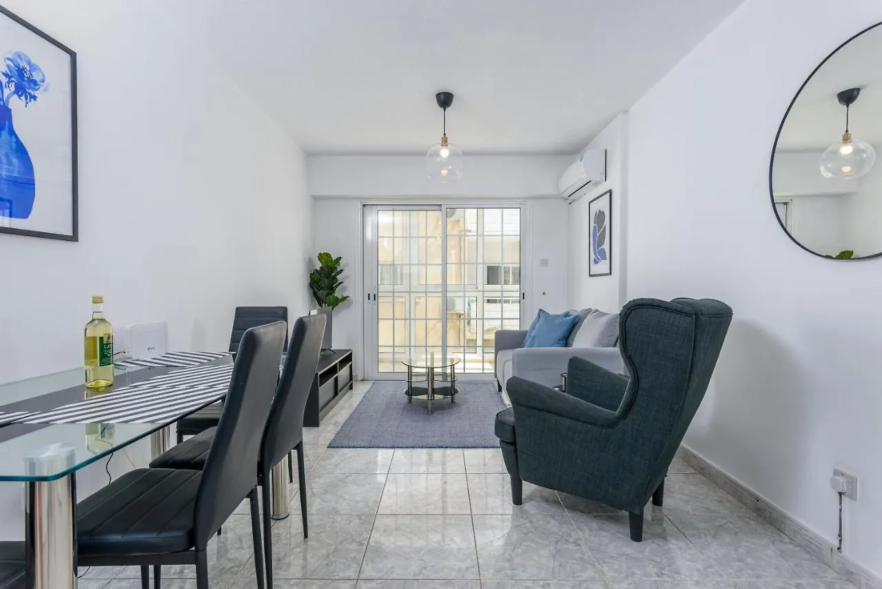 White 1-Bedroom Apartment By Mackenzie Beach Larnaca