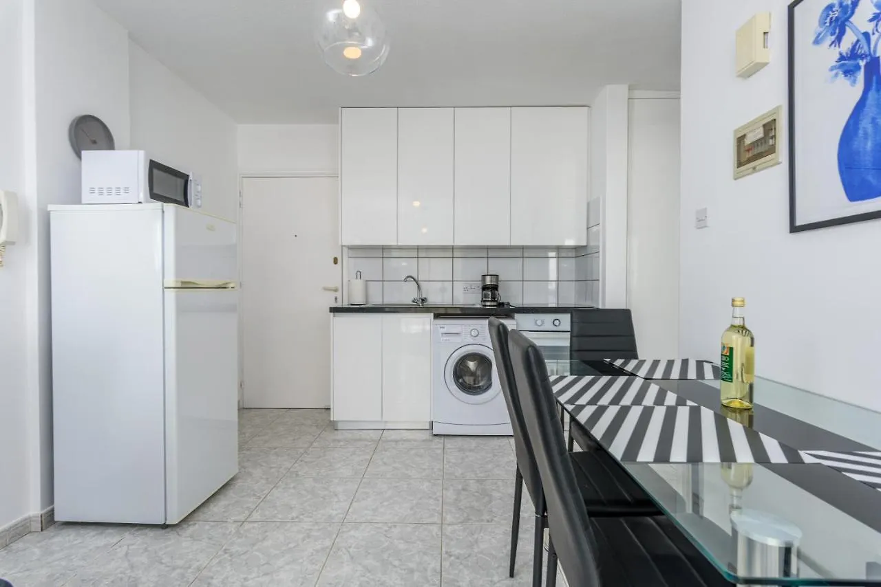 White 1-Bedroom Apartment By Mackenzie Beach Larnaca