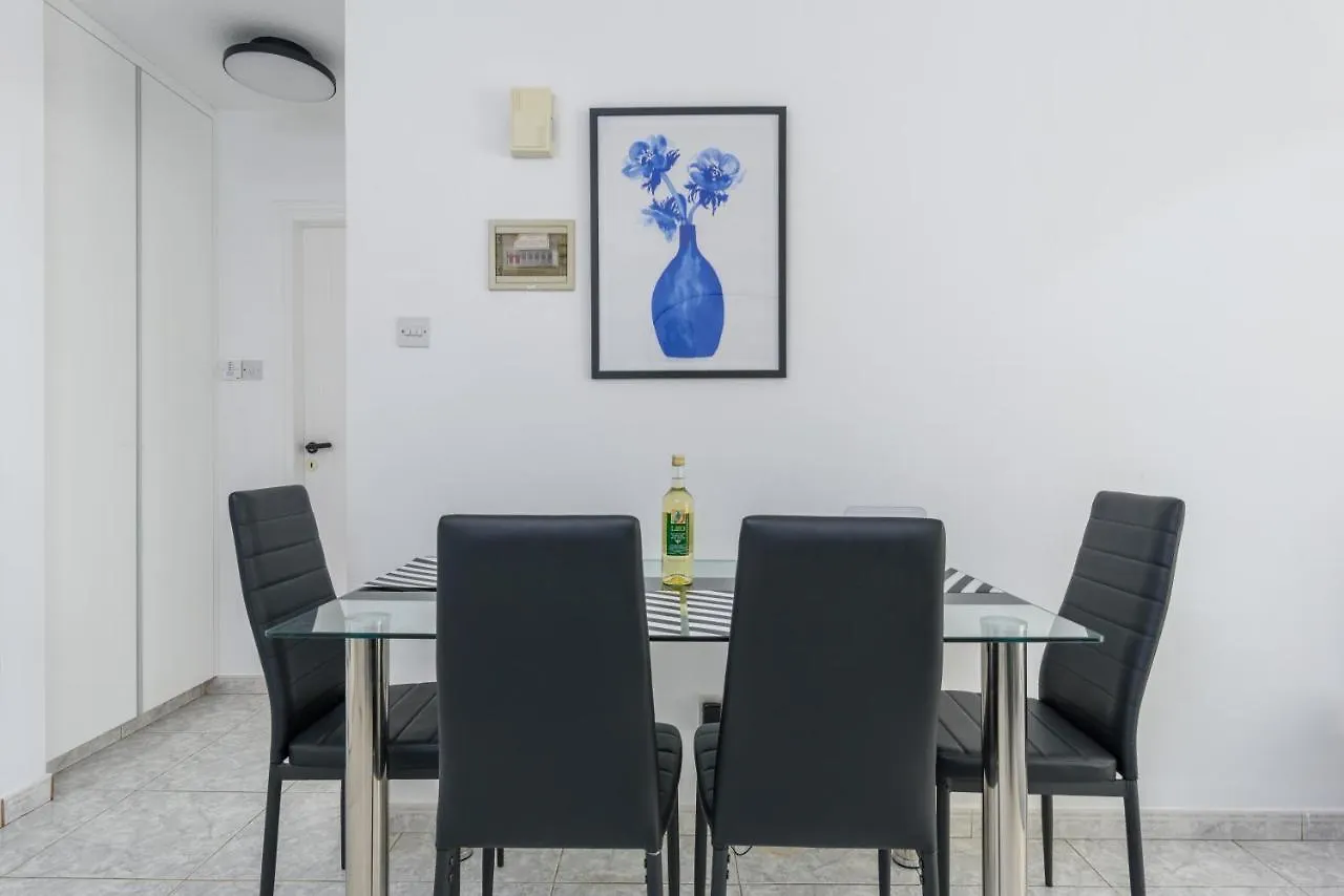 White 1-Bedroom Apartment By Mackenzie Beach Larnaca