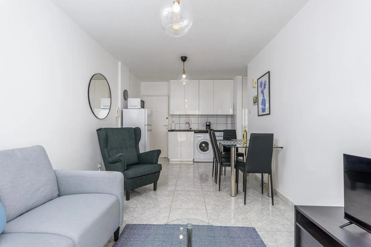 White 1-Bedroom Apartment By Mackenzie Beach Larnaca