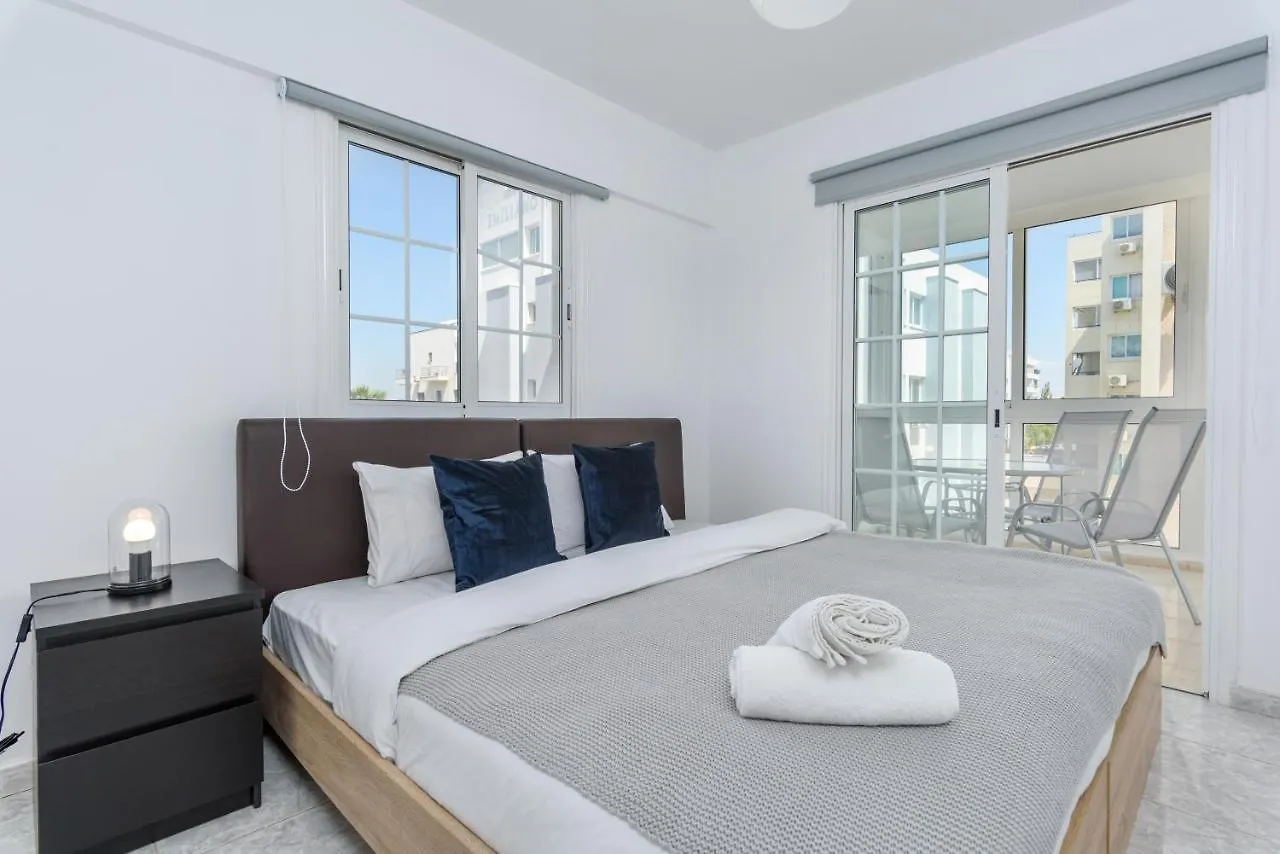 White 1-Bedroom Apartment By Mackenzie Beach Larnaca