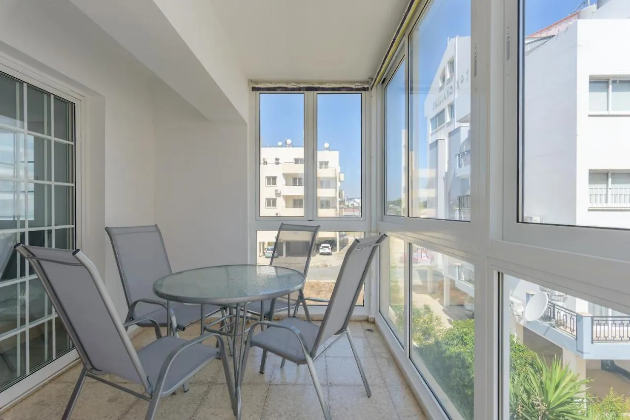 White 1-Bedroom Apartment By Mackenzie Beach Larnaca
